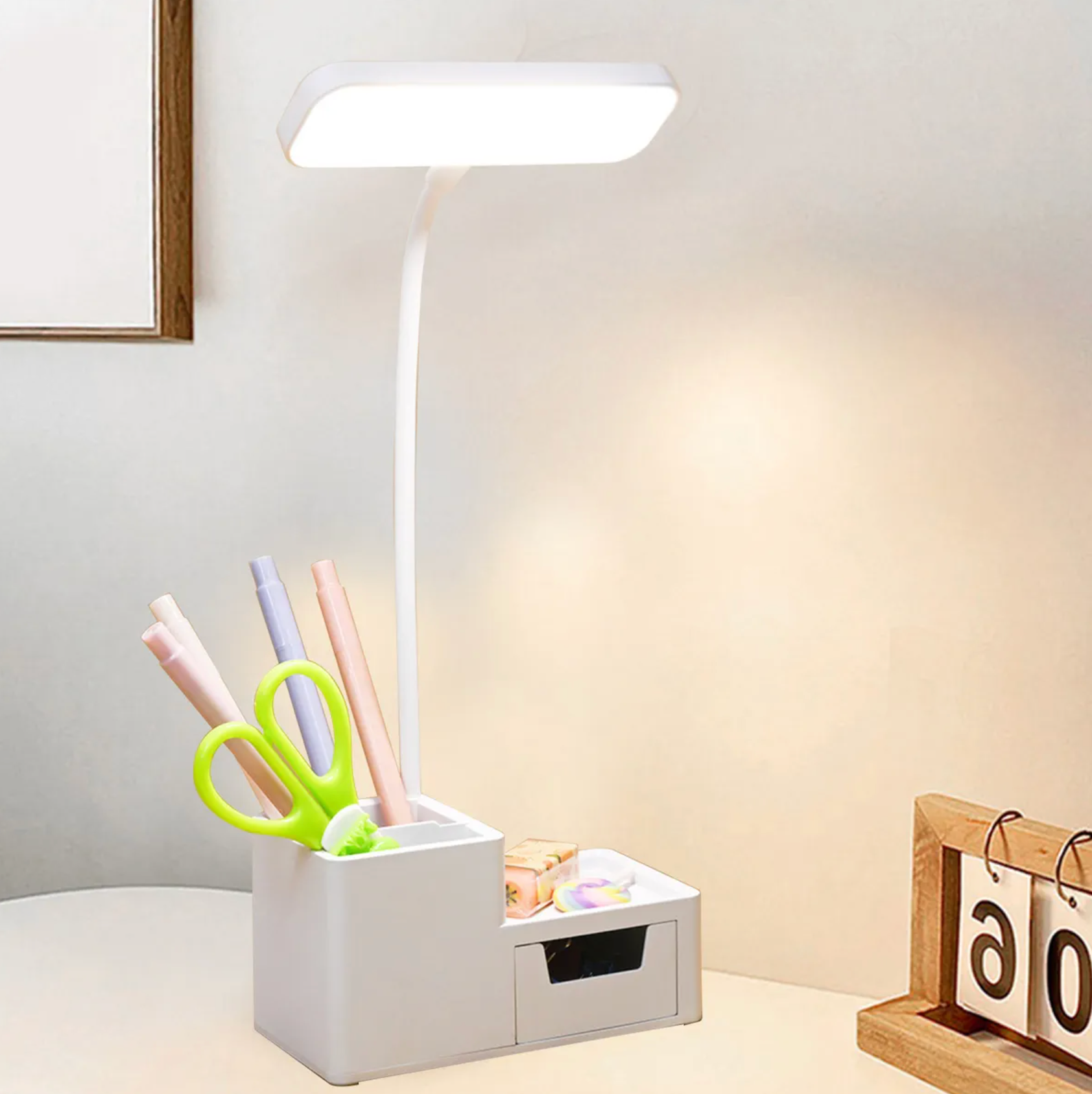 LÁMPARA DE MESA LED